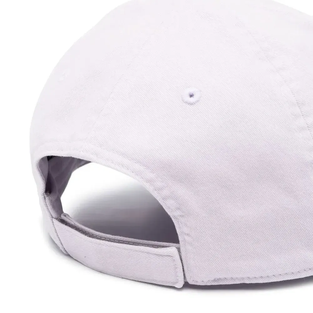 Кепка с вышитым логотипом