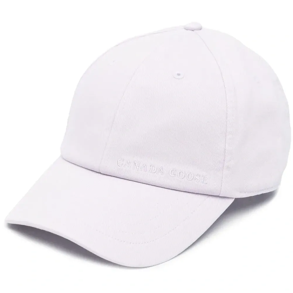 Кепка с вышитым логотипом