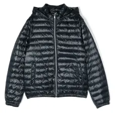 Пуховик с тисненым логотипом