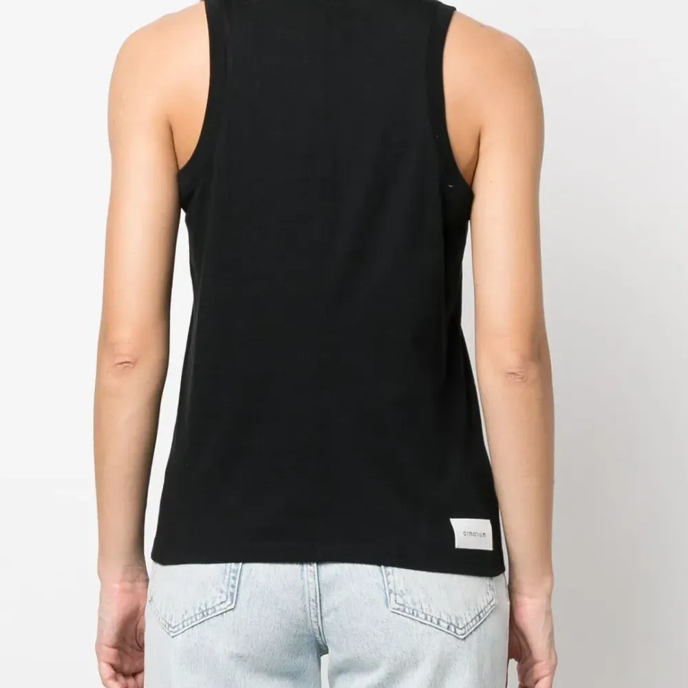 Топ без рукавов