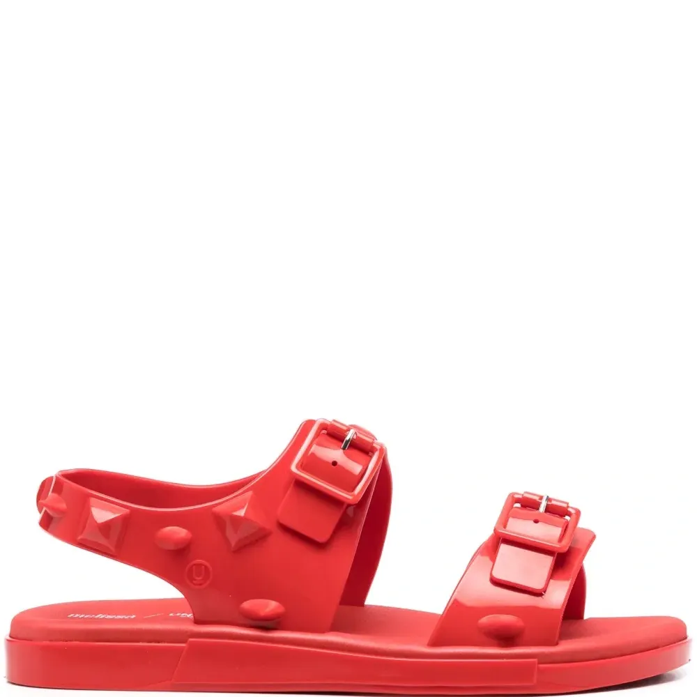 Сандалии с пряжками