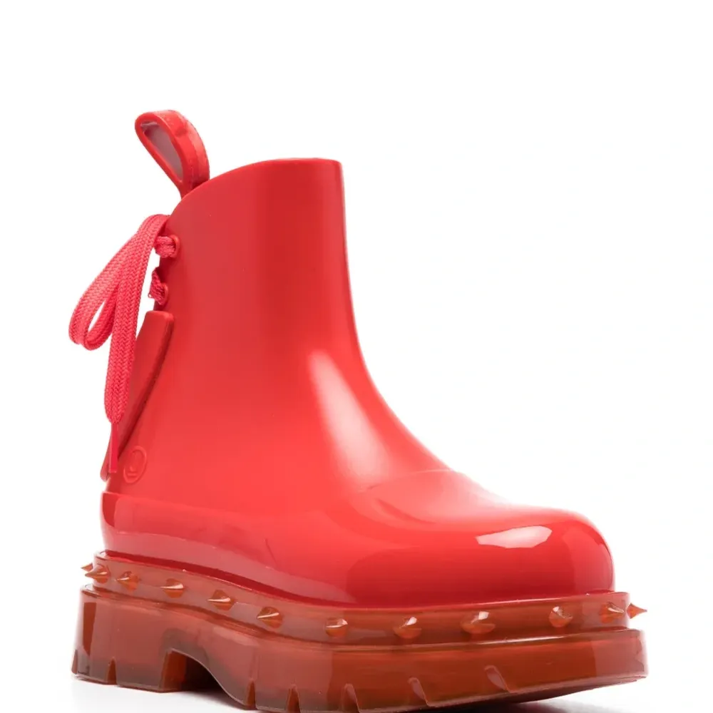 Резиновые ботинки