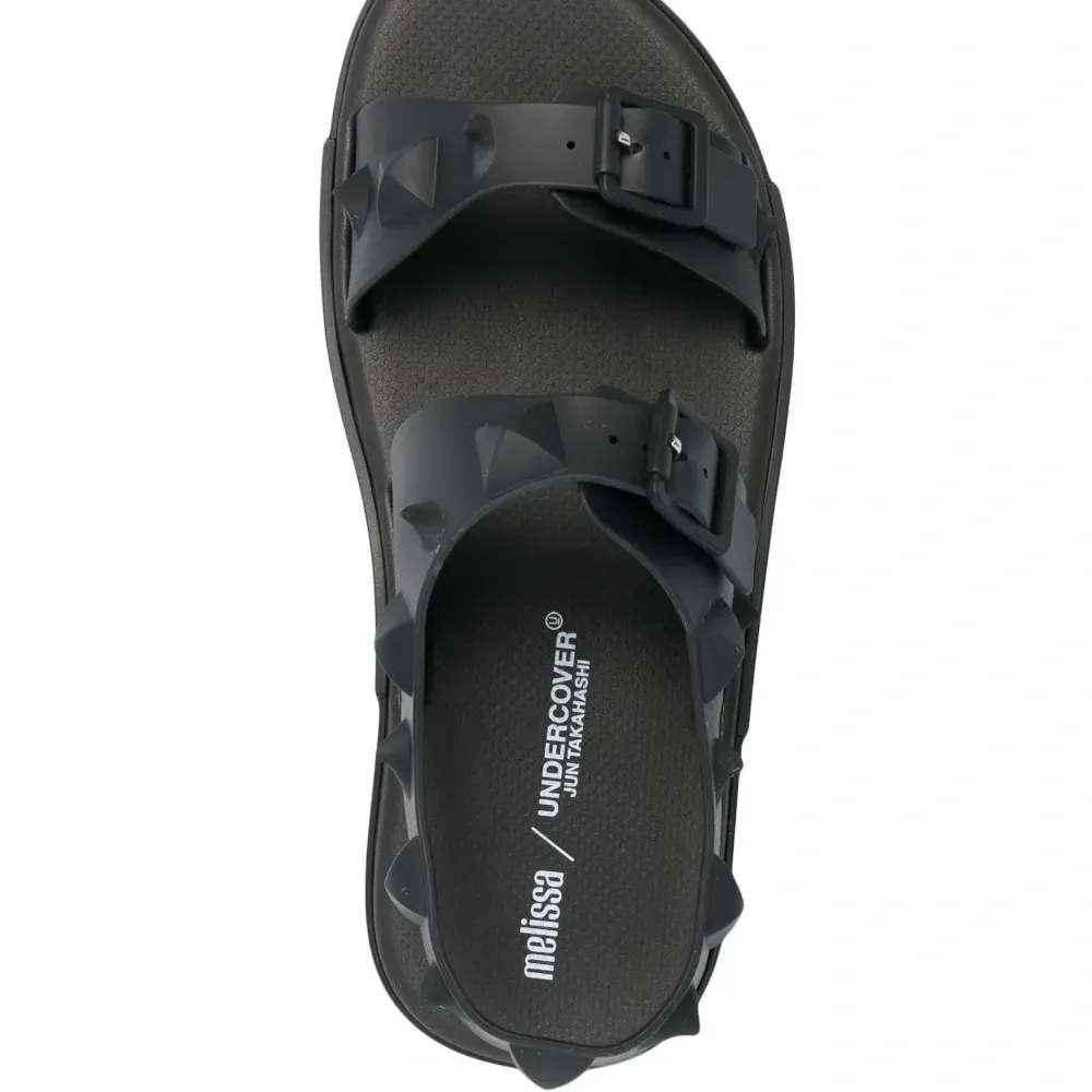 Сандалии с заклепками-шипами