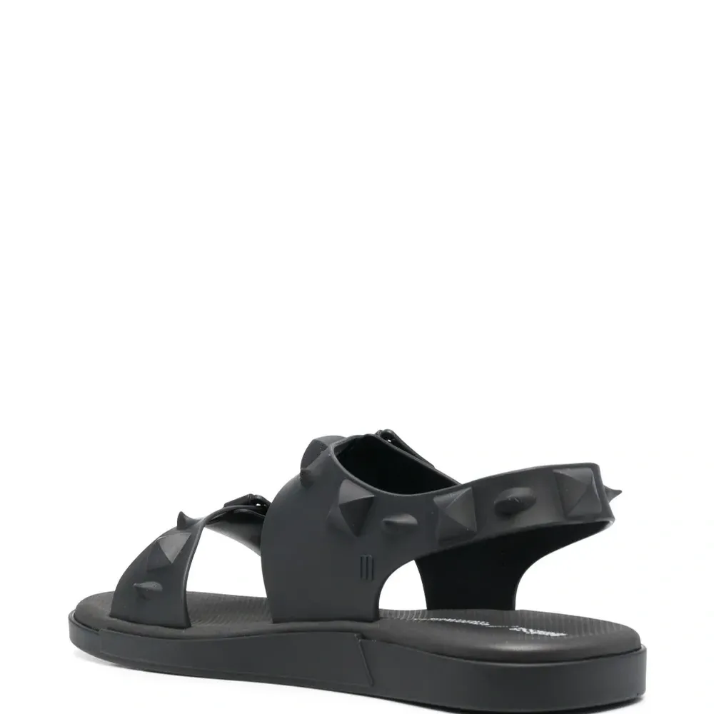 Сандалии с заклепками-шипами