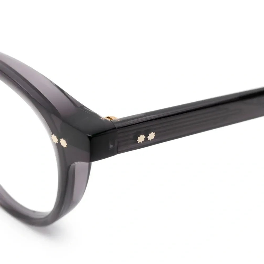 Очки в круглой оправе