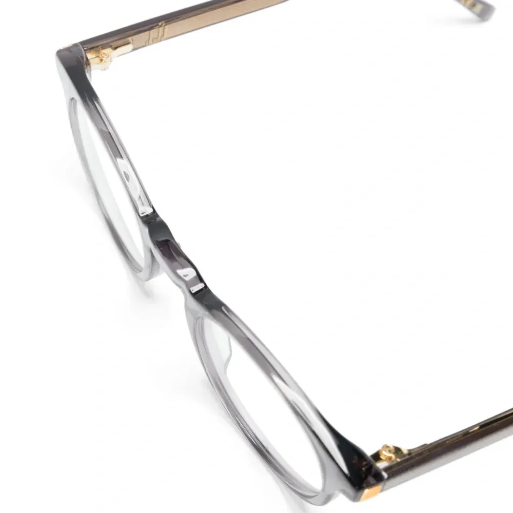 очки в круглой металлической оправе