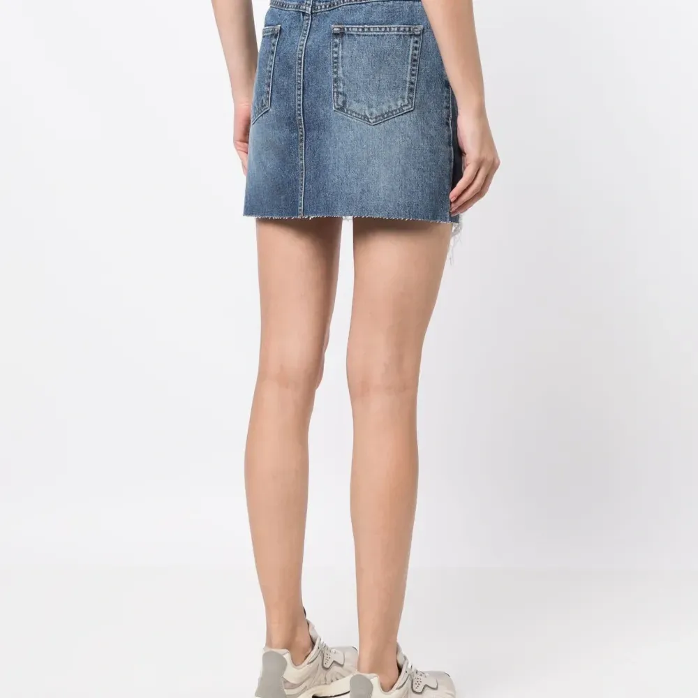 Джинсовая юбка с эффектом потертости