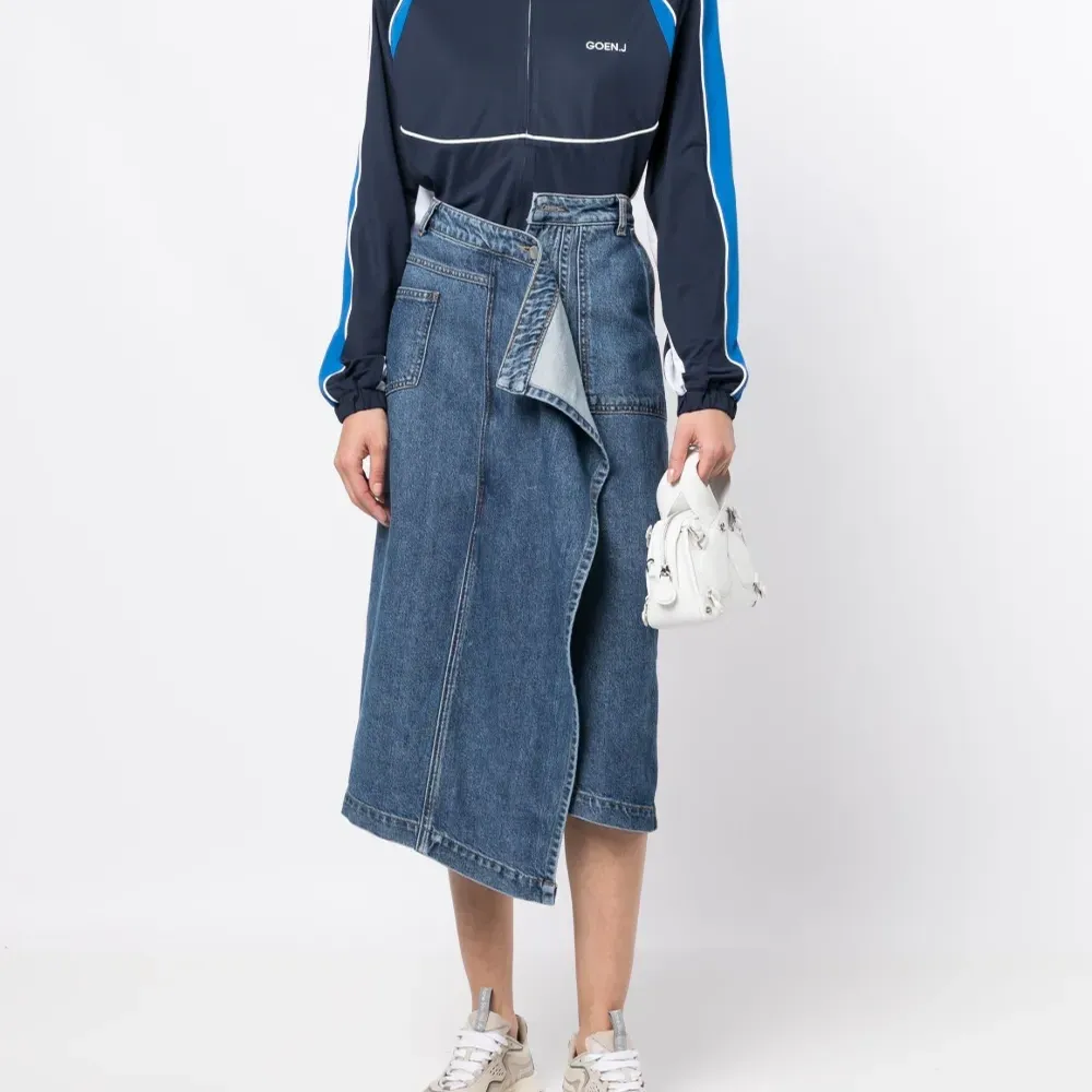 Джинсовая юбка асимметричного кроя