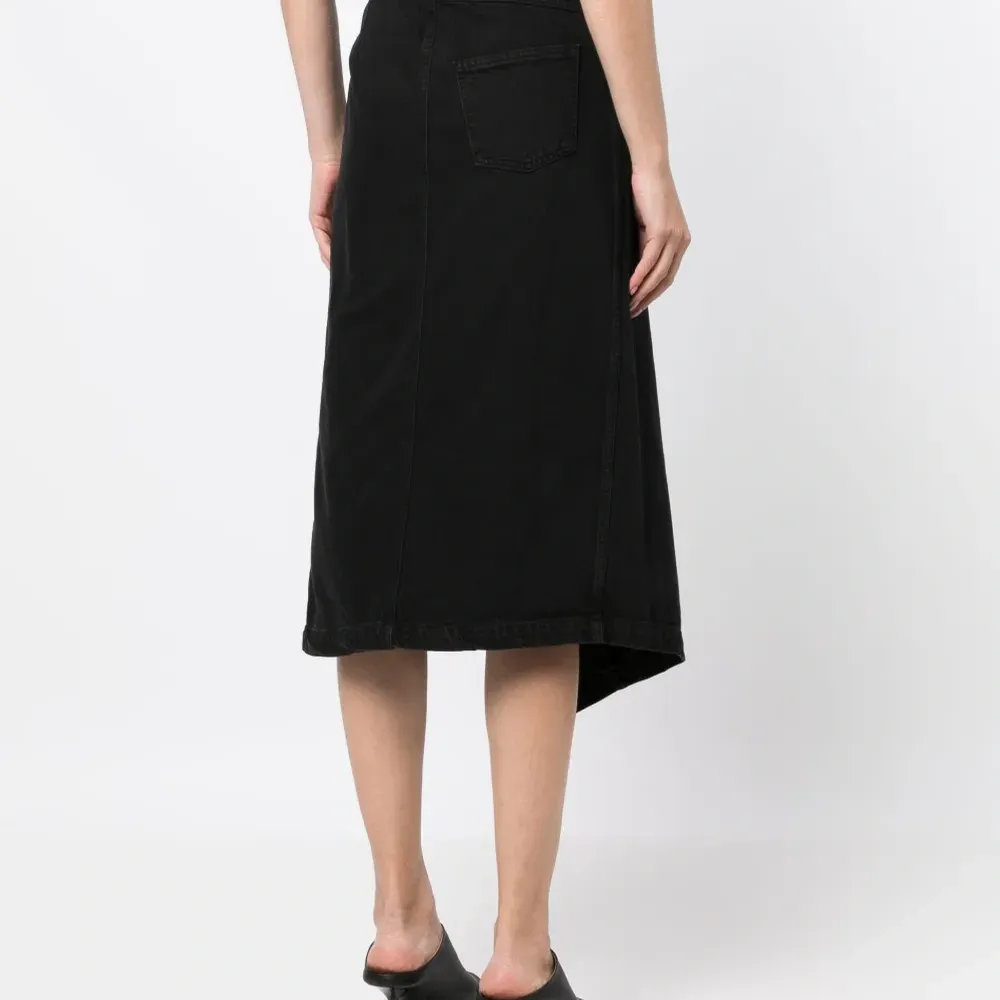 Джинсовая юбка асимметричного кроя