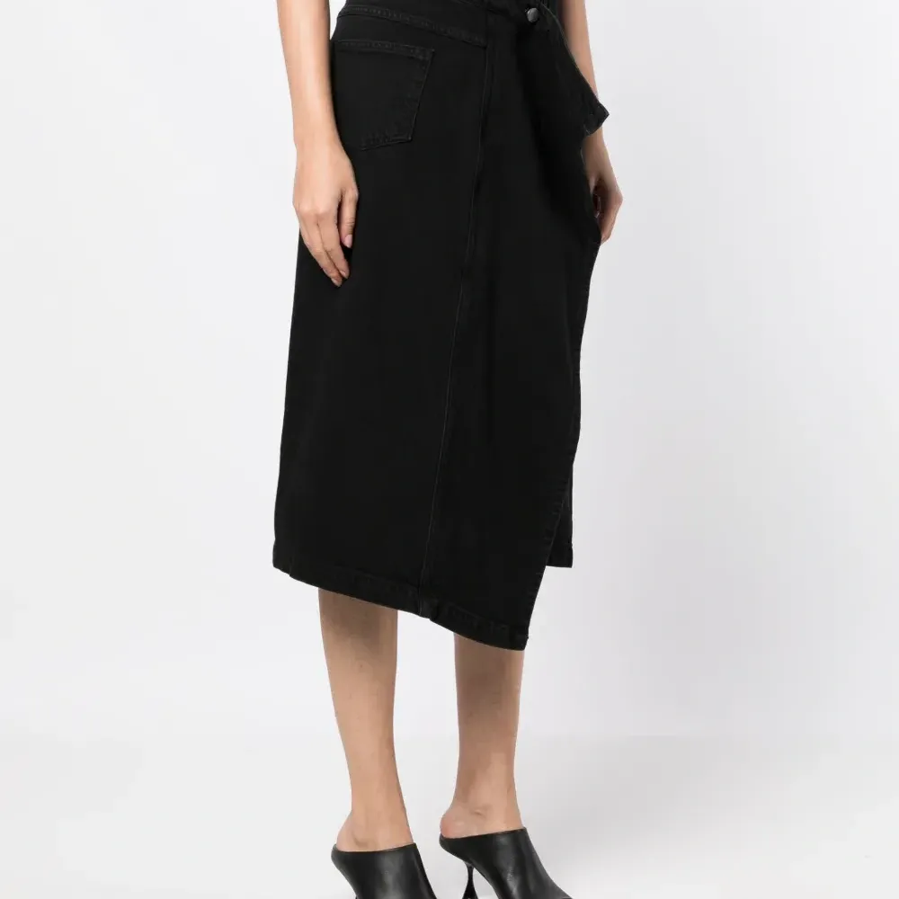 Джинсовая юбка асимметричного кроя