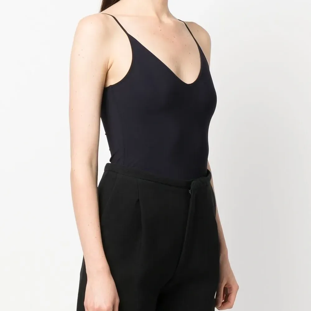 Боди с V-образным вырезом