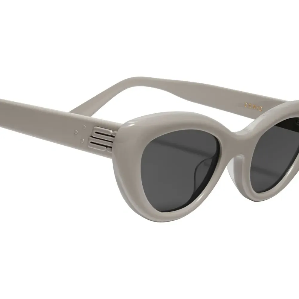 Солнцезащитные очки Conic с затемненными линзами