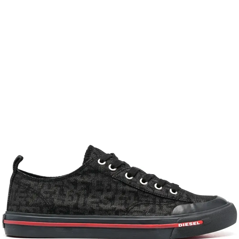 Кеды с логотипом