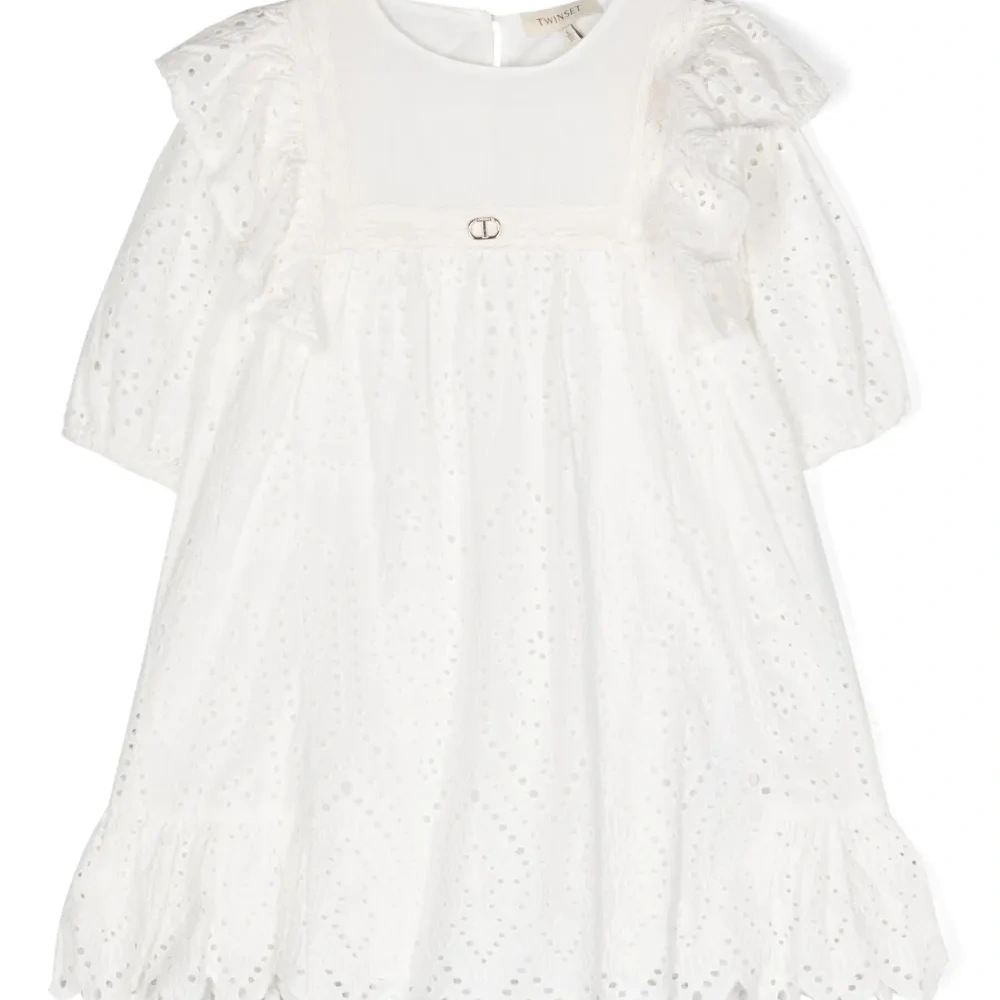 Платье с оборками и английской вышивкой