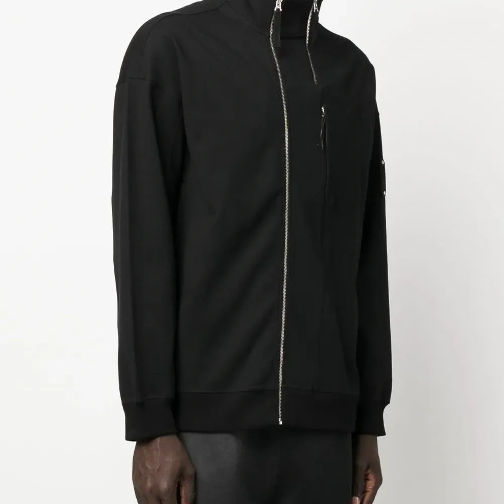 Толстовка с вышитым логотипом