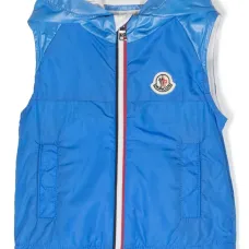 Жилет с нашивкой-логотипом