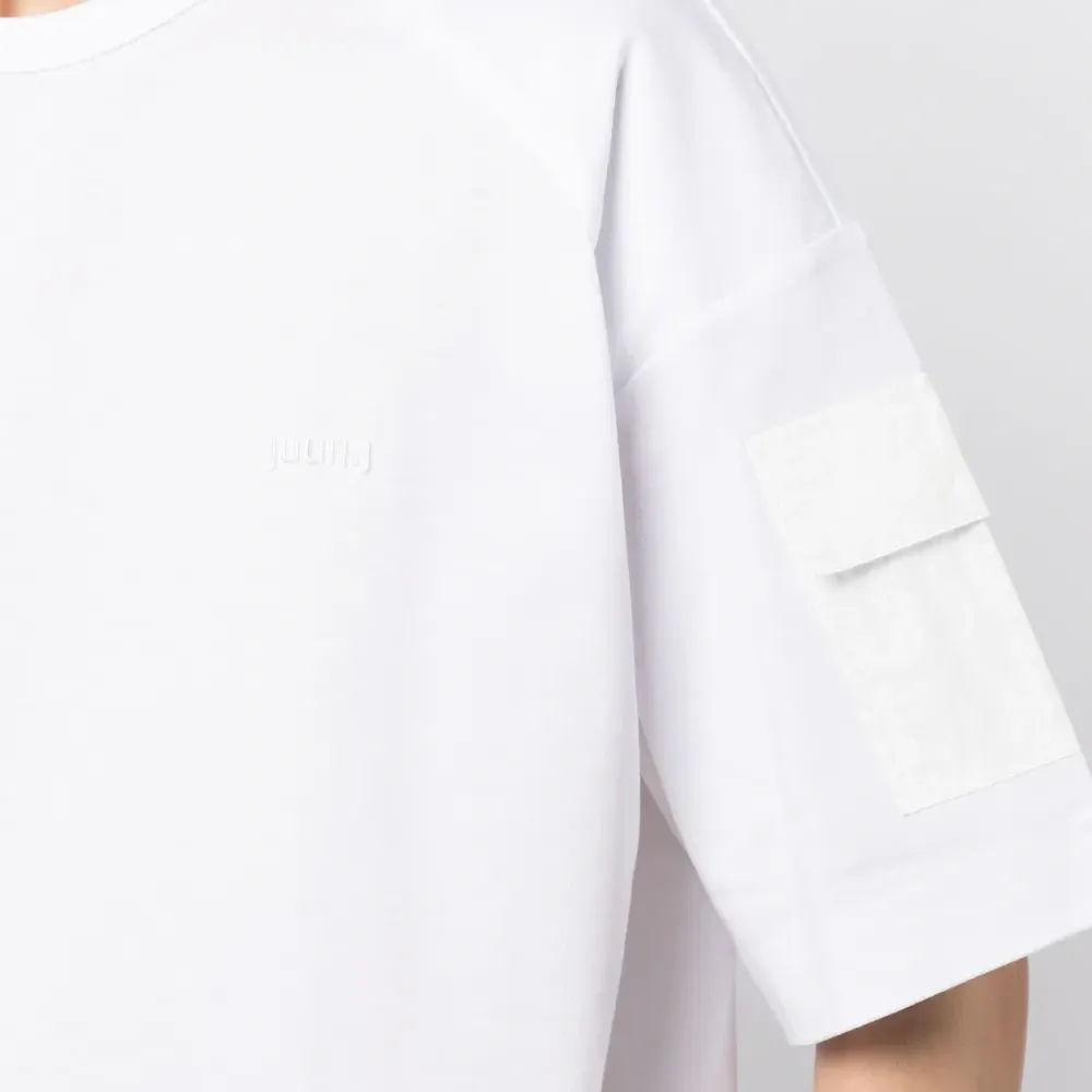 Футболка с карманом на рукаве