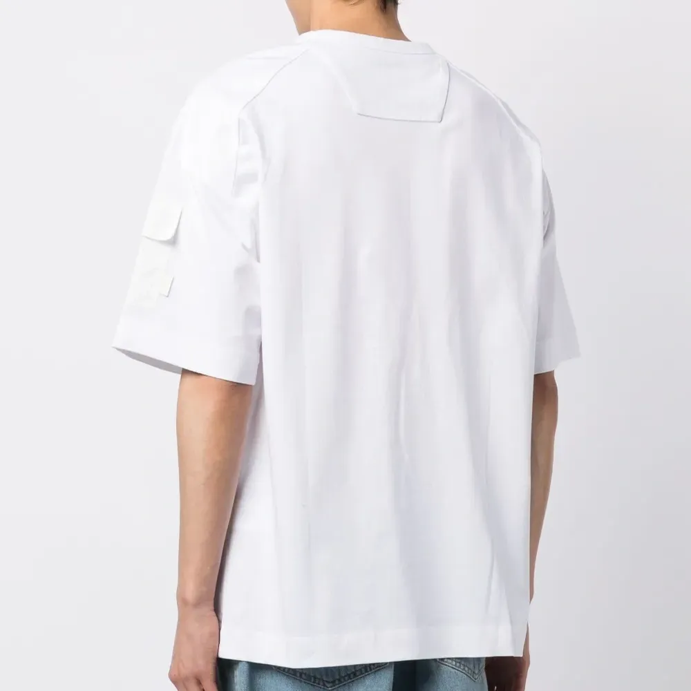 Футболка с карманом на рукаве