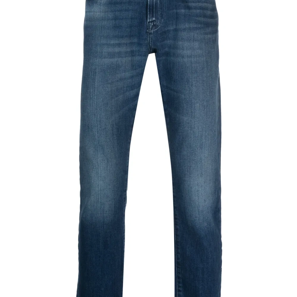 Узкие джинсы с заниженной талией