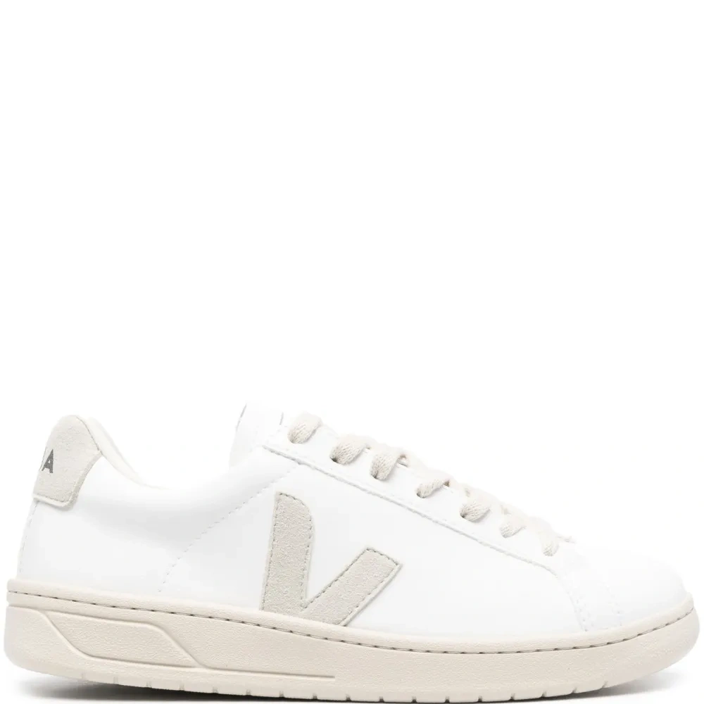 Кроссовки с нашивкой-логотипом