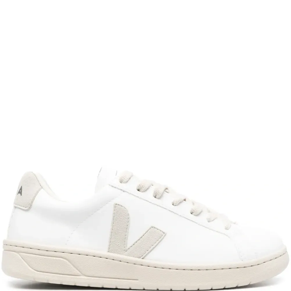 Кроссовки с нашивкой-логотипом