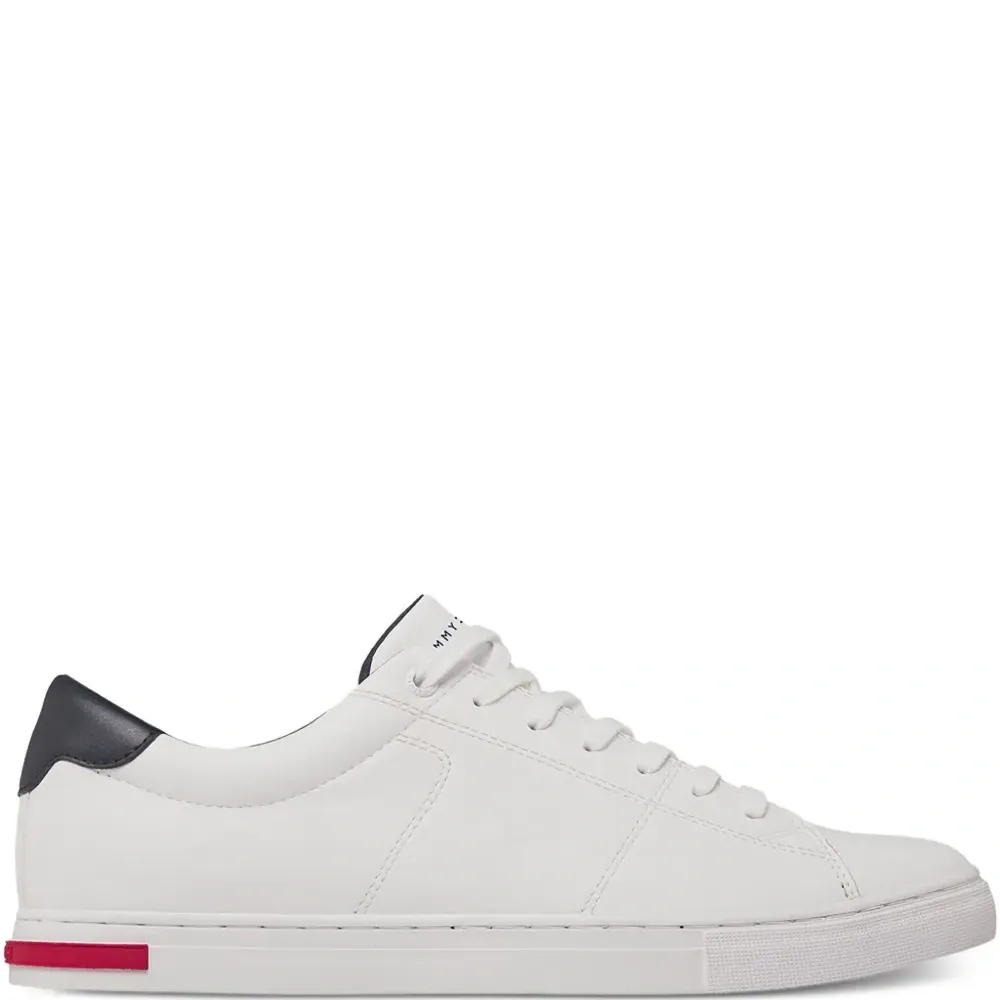 Кеды с тисненым логотипом