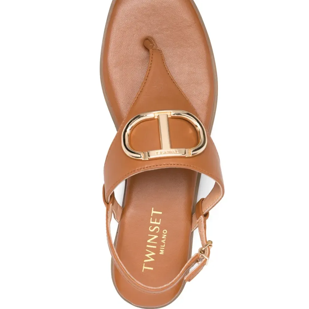 Сандалии с гравированным логотипом