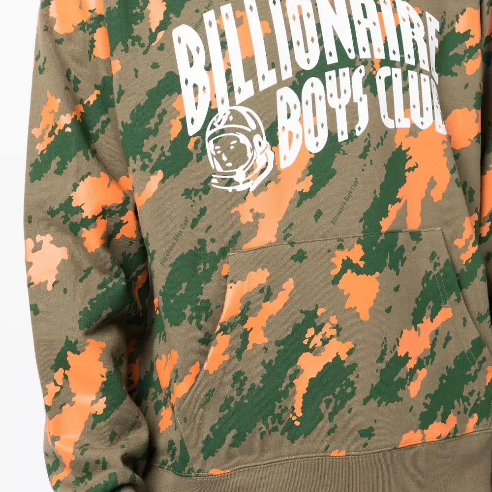 Худи с камуфляжным принтом и логотипом