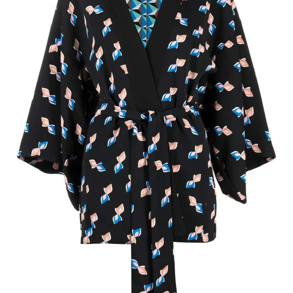 Накидка с поясом и графичным принтом