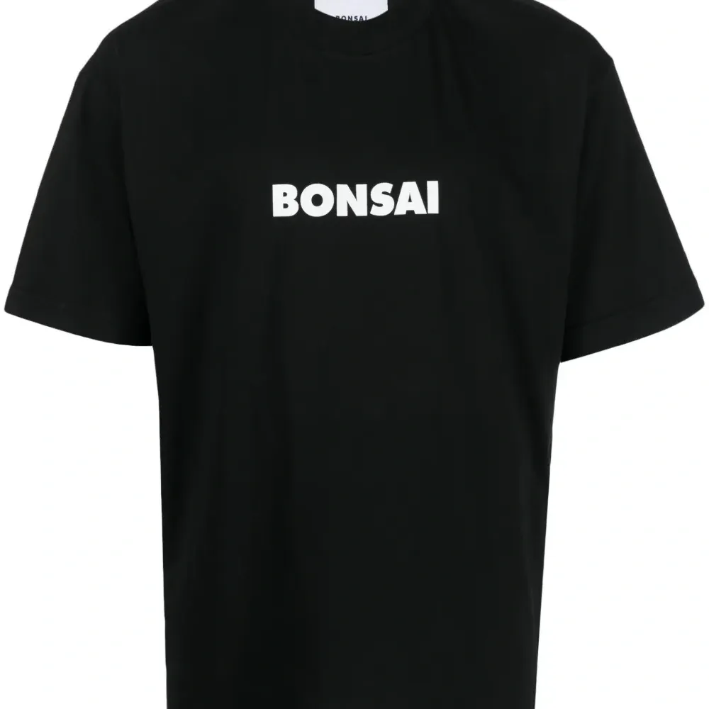 Футболка с логотипом