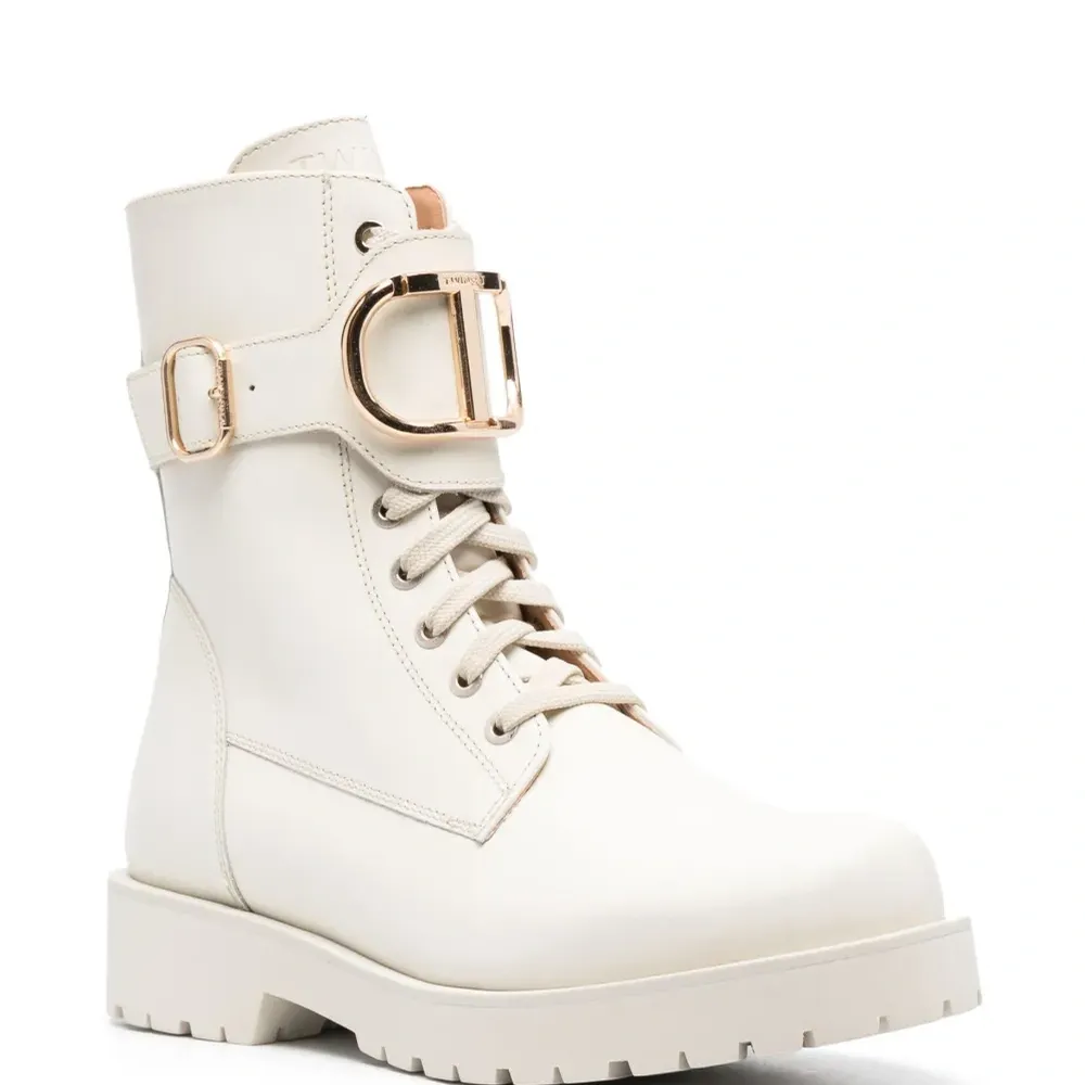 Ботинки на шнуровке