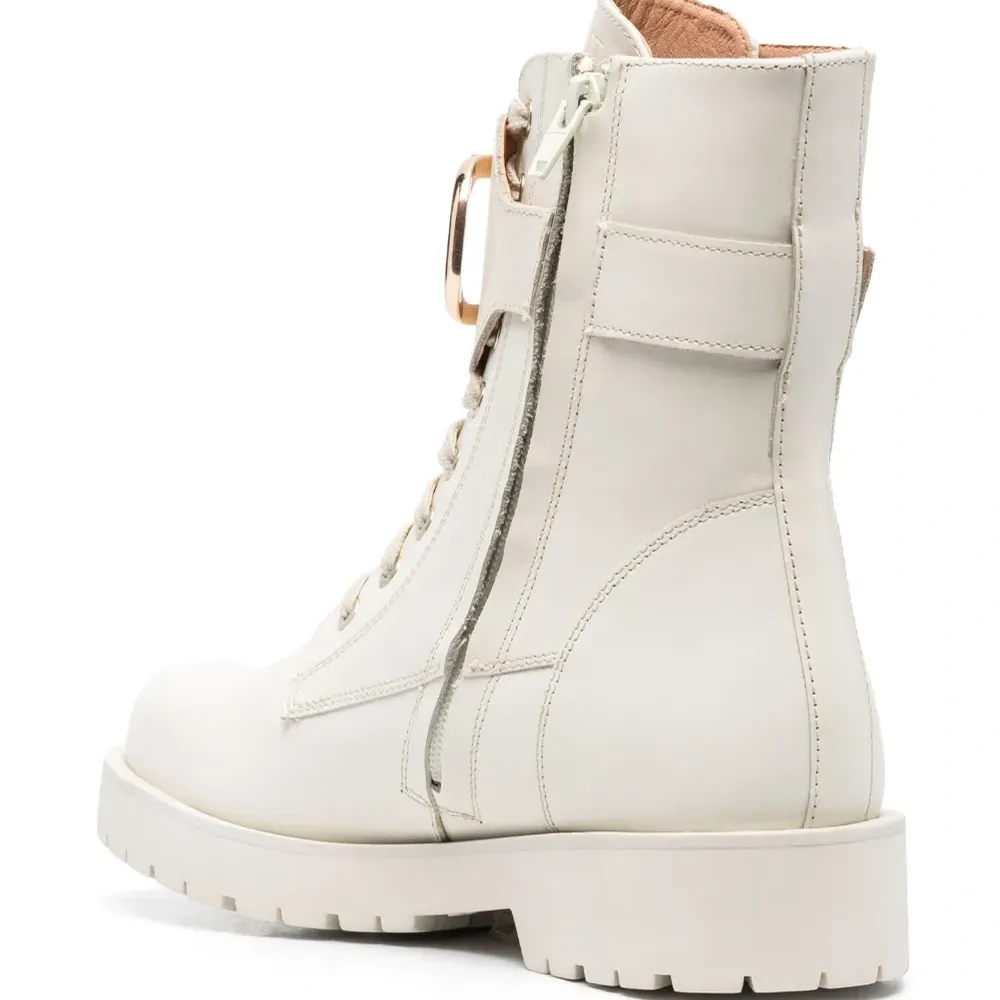 Ботинки на шнуровке