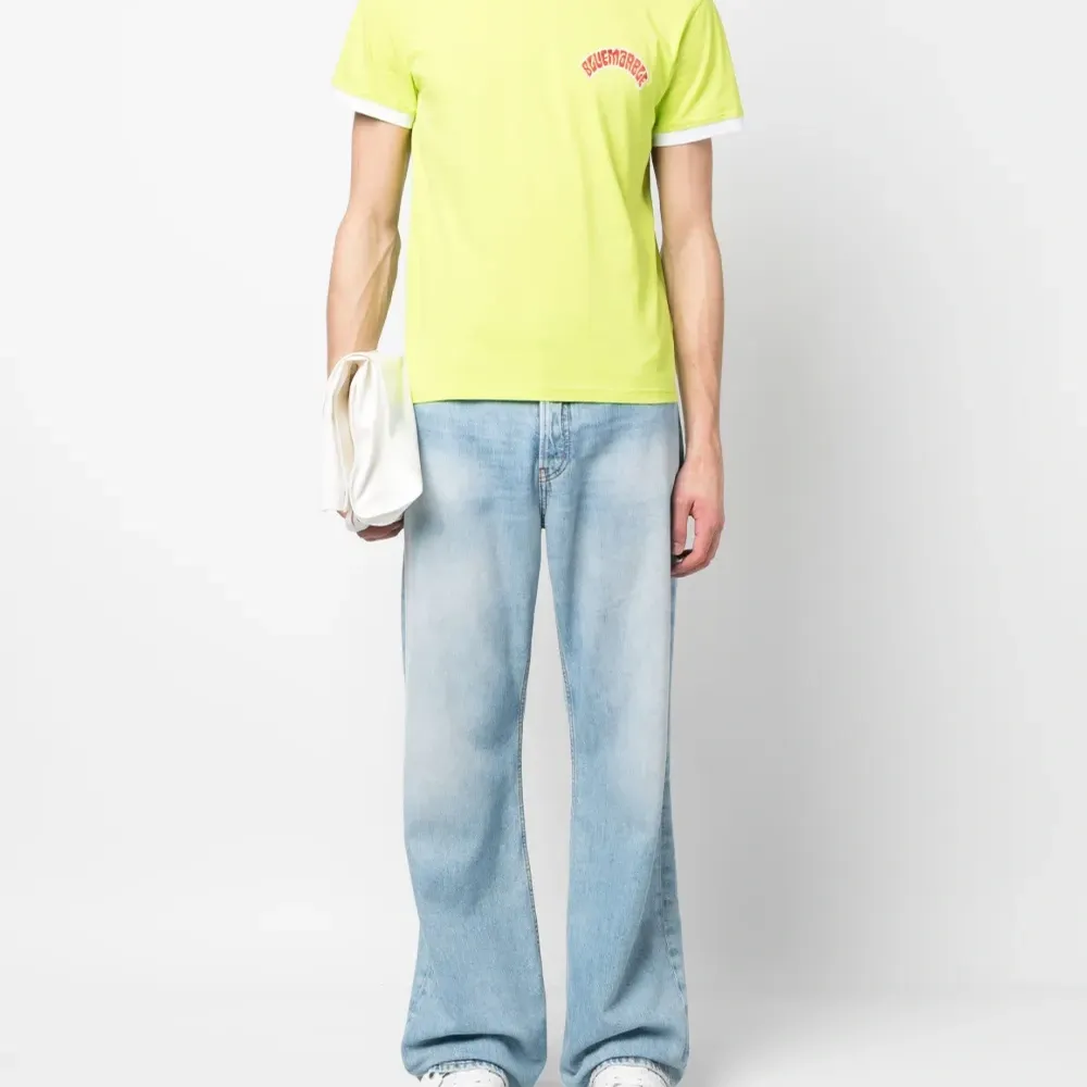 Футболка с логотипом