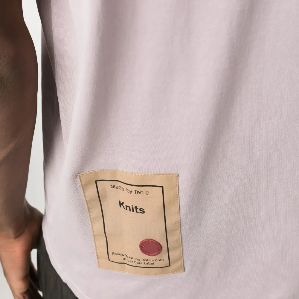 Футболка с нашивкой-логотипом