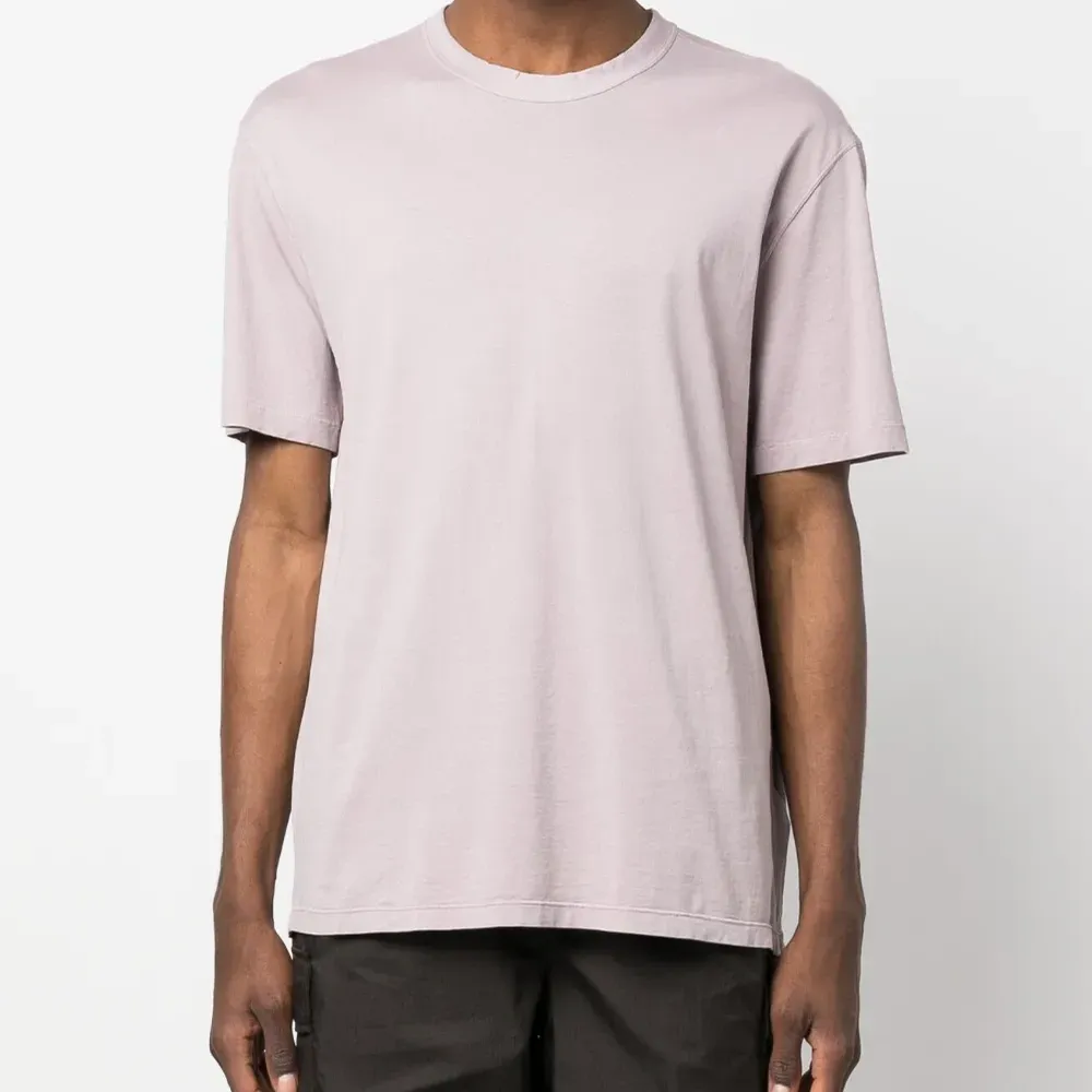 Футболка с нашивкой-логотипом