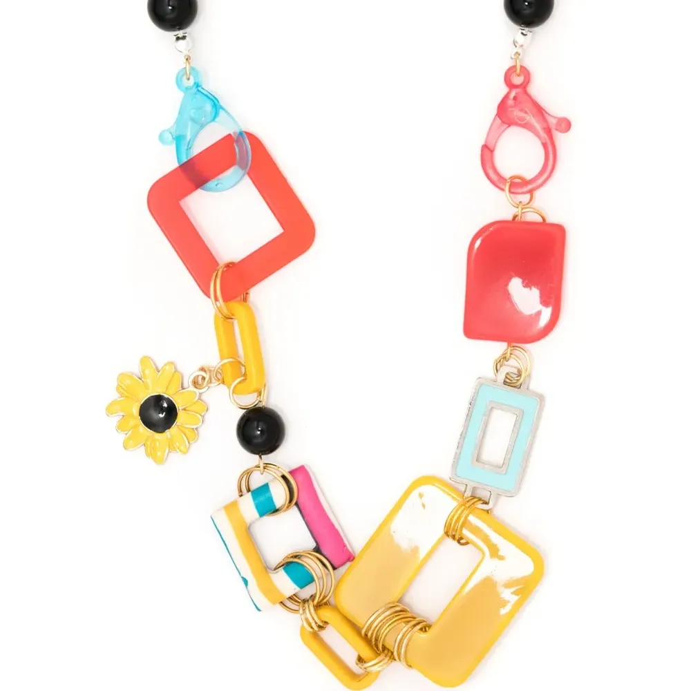 Колье с цветочной аппликацией