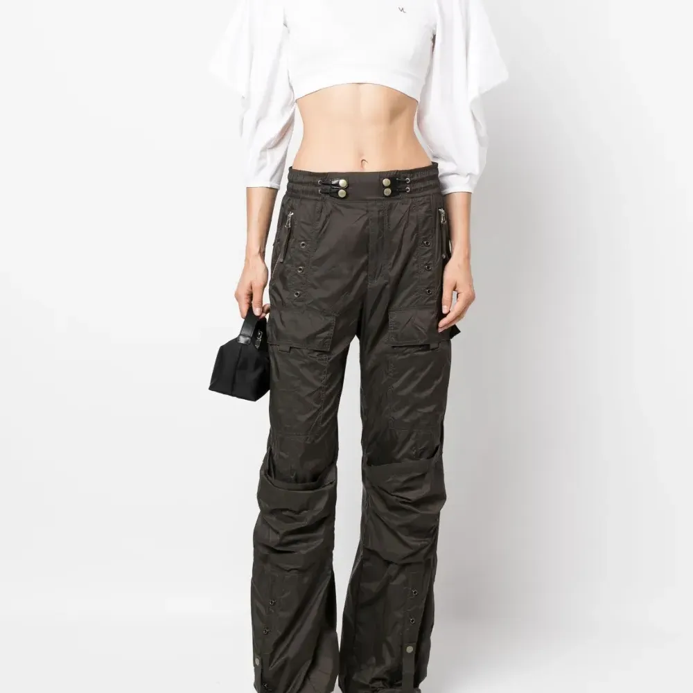 Укороченный топ с драпировкой на рукавах