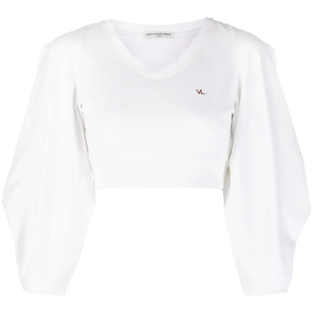 Укороченный топ с драпировкой на рукавах