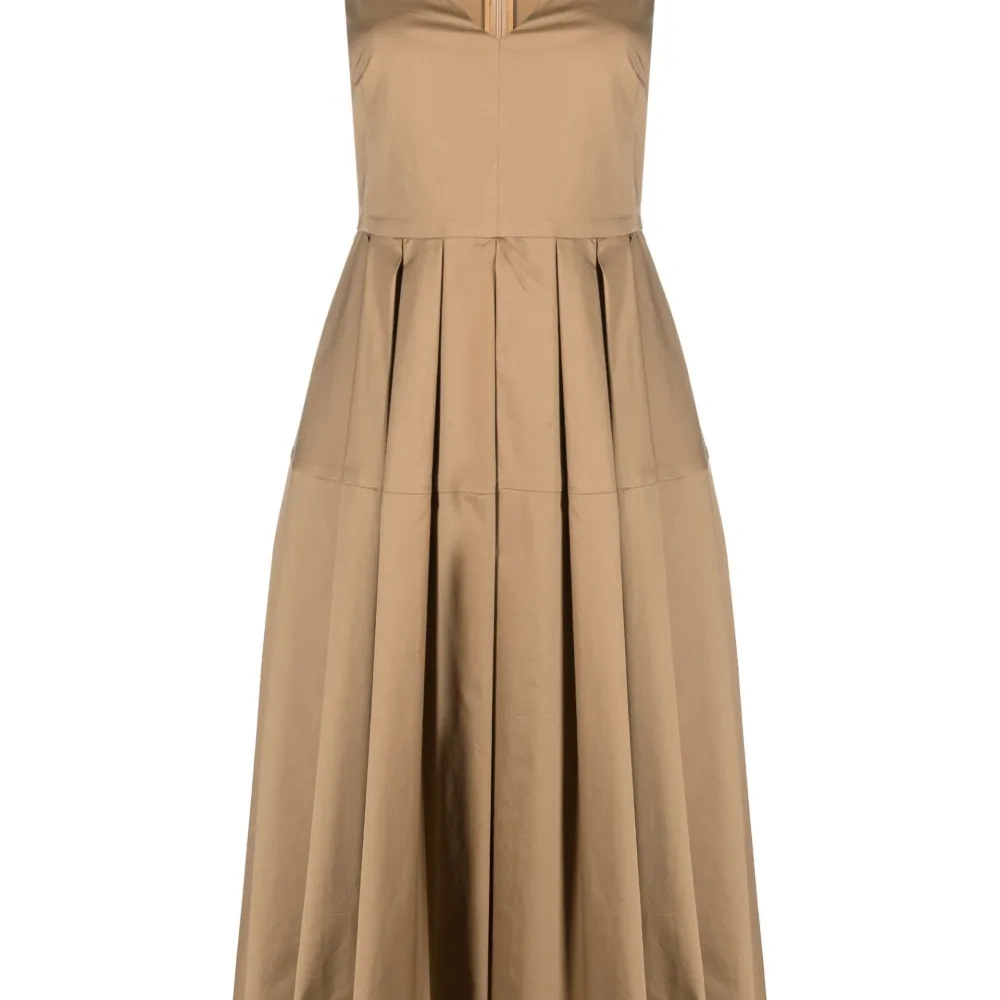 Платье с V-образным вырезом