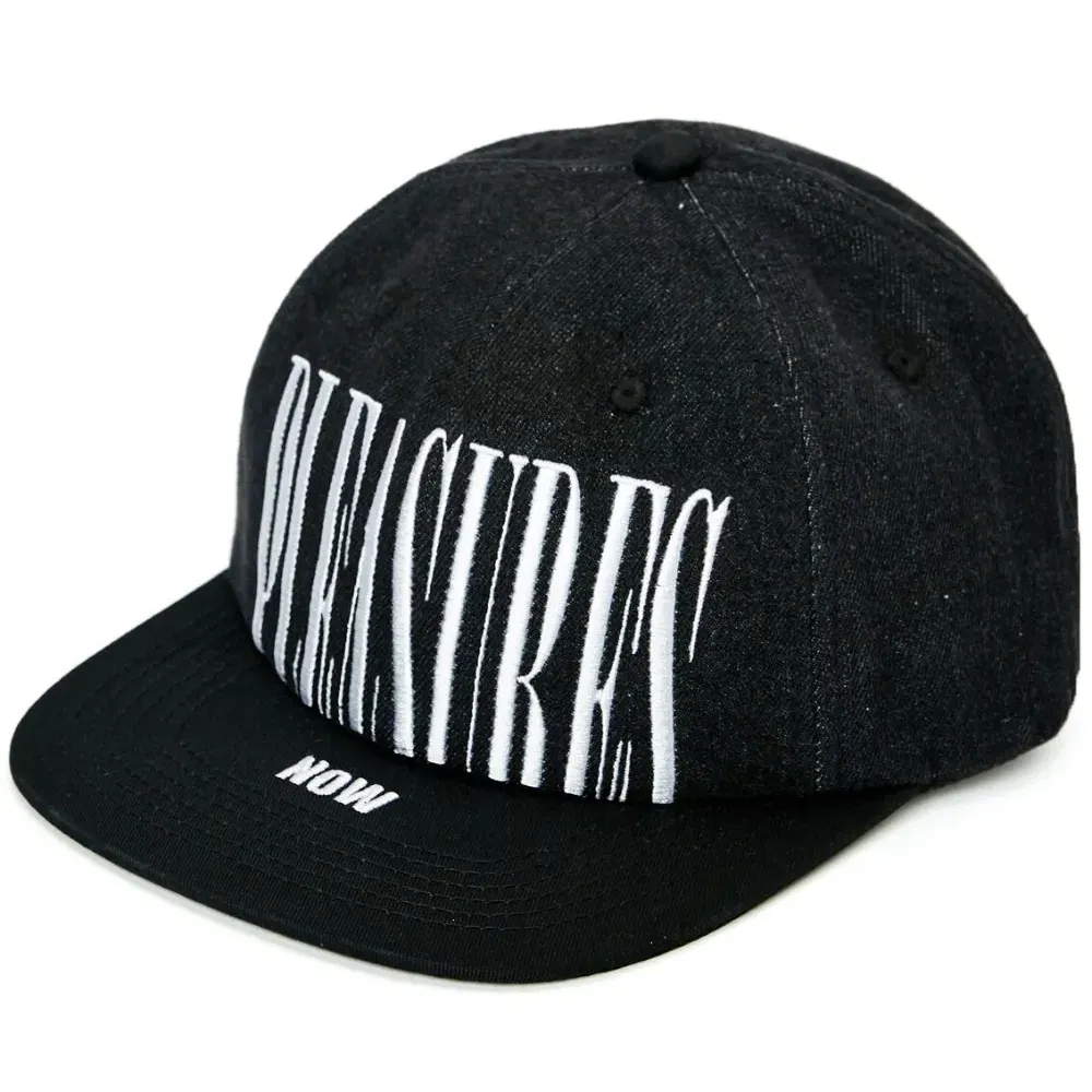 Кепка с вышитым логотипом