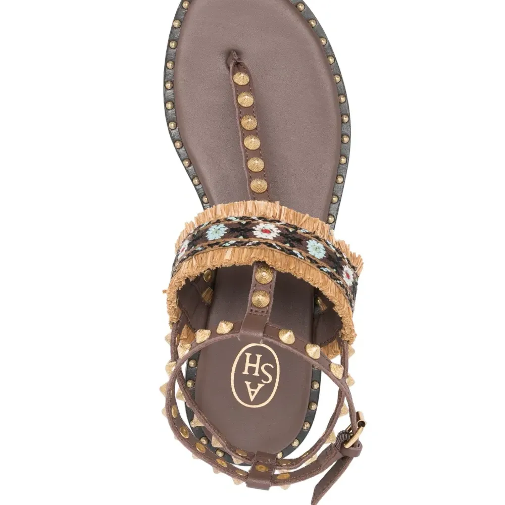 Сандалии с бусинами