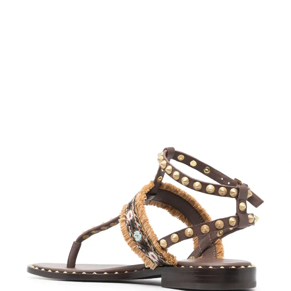 Сандалии с бусинами