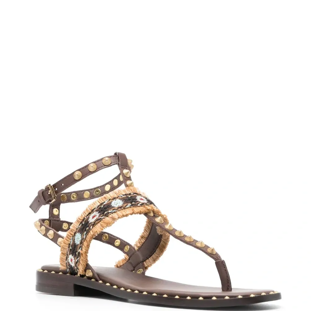 Сандалии с бусинами