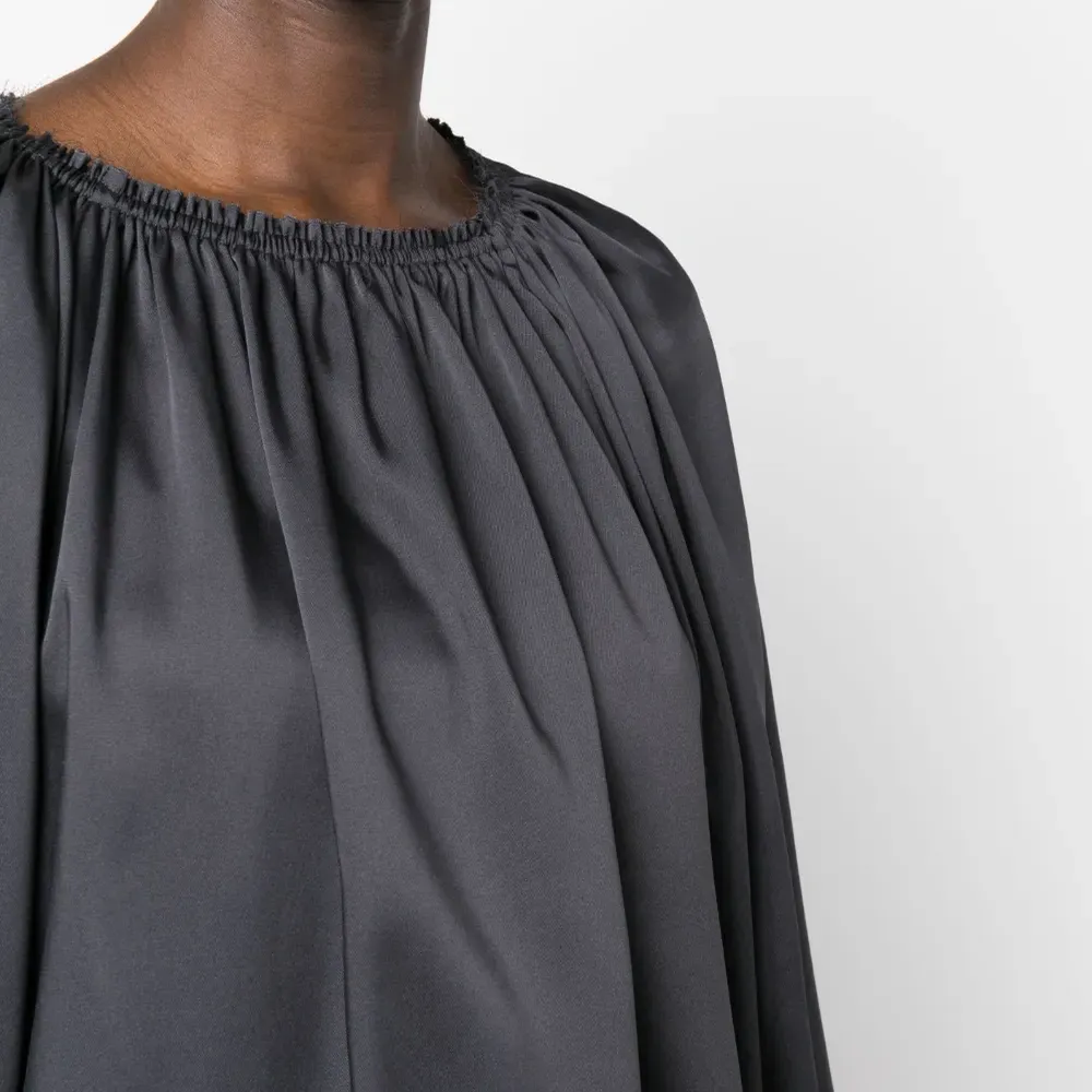 Атласная блузка со сборками