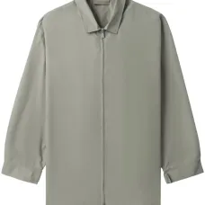 Куртка с нашивкой-логотипом