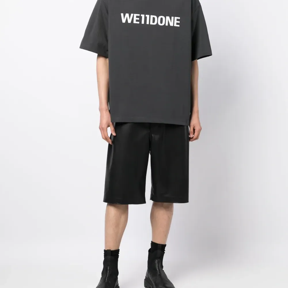 Футболка с логотипом