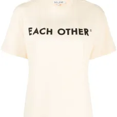 Футболка с логотипом