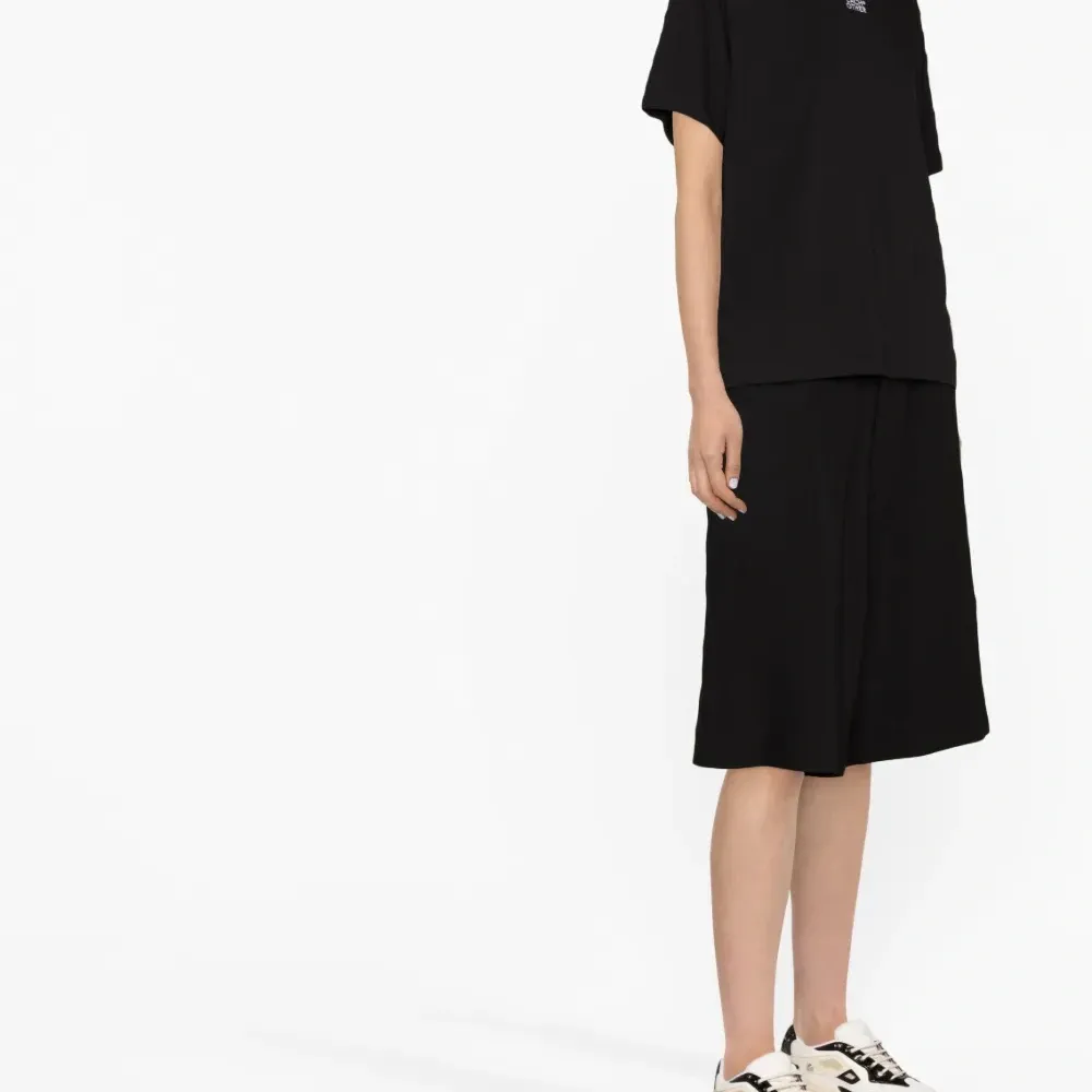 Футболка с логотипом