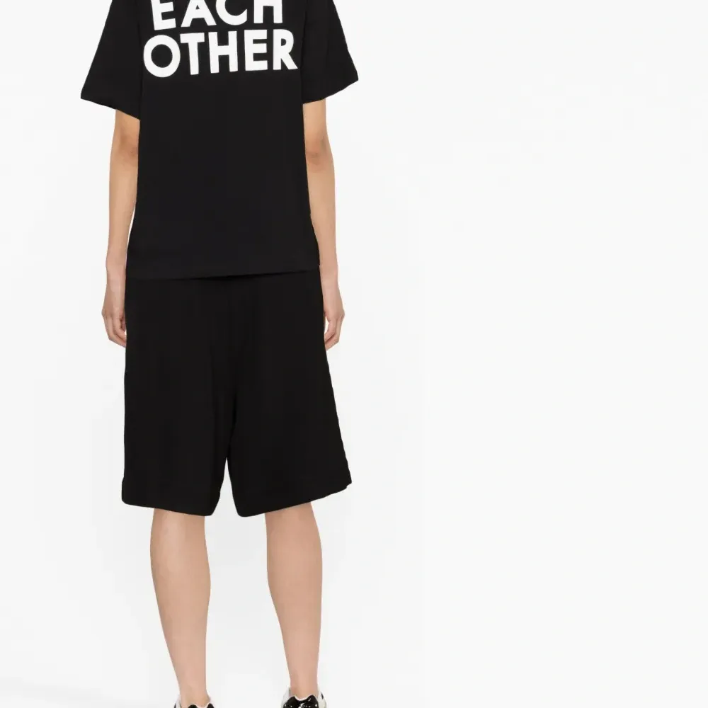 Футболка с логотипом