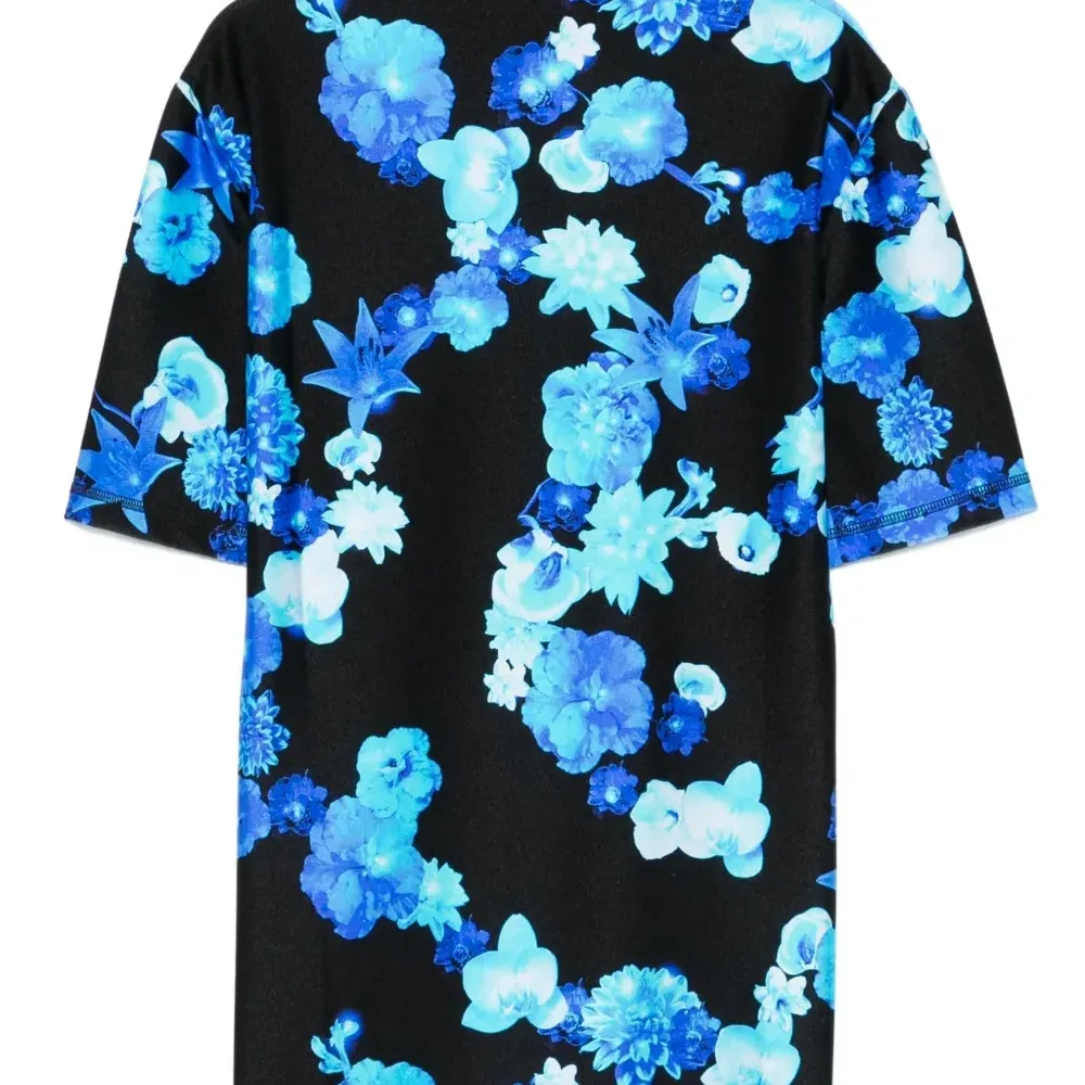 Футболка с высоким воротником